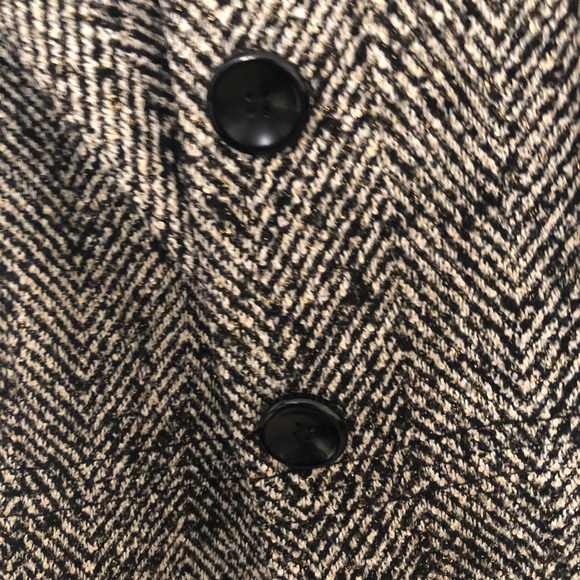 Tweed winter jacket with large black buttons - Picture 4 of 5